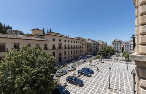 BiBo Suites Real Chancilleria - Photo 40