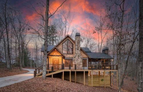 WolfCabin Lux Family Home, Fire Pit, Hot Tub, ADA ramp, ez paved rds - Foto 1