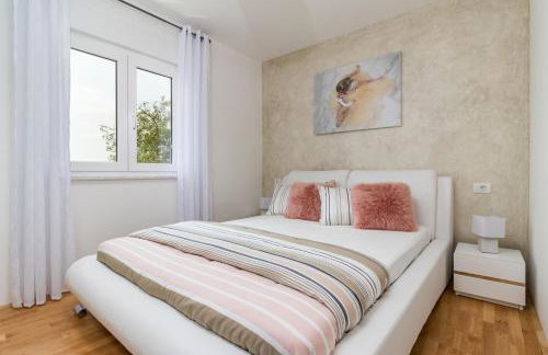 Family holiday house with private pool and playground - Foto 15