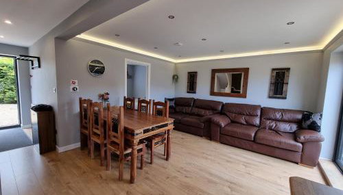 Crown Meadow - 4 Bedroom House - Heathrow - ExcellentStays - Foto 1