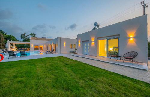 Villa Ami, Roda, Corfu: 10 guests, heated pool, private mini golf, pool table & more!! - Foto 30