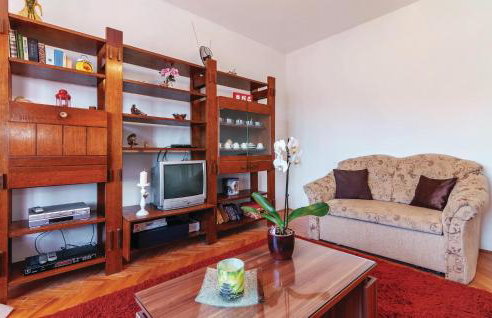 3 Bedroom Stunning Home In Modric - Photo 15