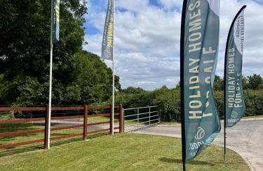 Lake View Holiday Home - Fishing Lakes, Heated Outdoor Swimming Pool 500yrds on Sister Park , Pool Open April to September - Foto 33