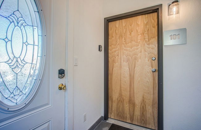 1brlovely Stylish Downtownclose To Everything - Photo 22