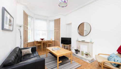 JOIVY Charming Apartment near Leith Links with Patio - Foto 2