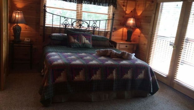 Spacious Party Hut Near Attractions by Redawning - Foto 2, Habitación