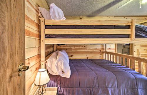 Cozy Crosby Cabin Near Serpent Lake and Main St - Foto 16