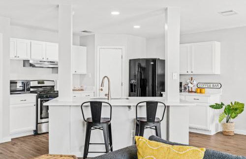 Modern, family friendly home w garage, huge yard! - Foto 9