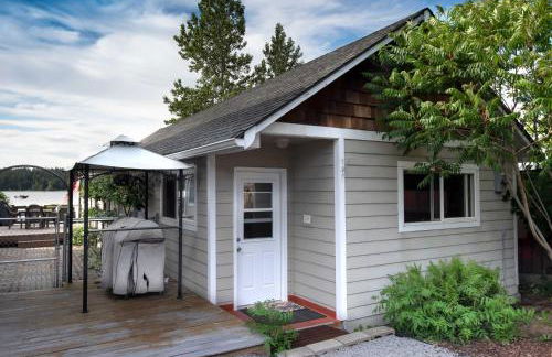 Charming Lakefront Cabin with Deck and Fire Pit! - Foto 20