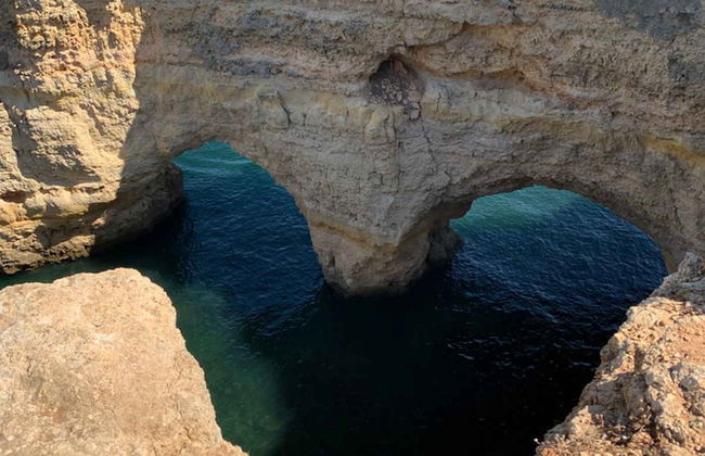 Paseo en barco por las cuevas de Benagil al atardecer - Foto 6