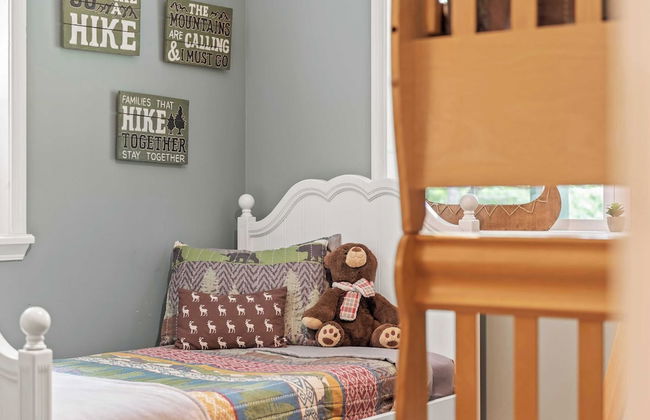 Ridge Retreat by Avantstay Game Room, Covered Porch, & Fire Pit! - Photo 33