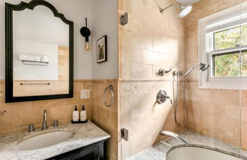 Woodpecker House - Mountain retreat with hot tub - 10 min to skiing in Hunter & Windham - Foto 12