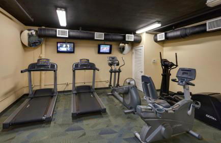 Spacious 2BR Condo w/ Partial Gulf Views, Pool, Across the Street From Beach! - Foto 28