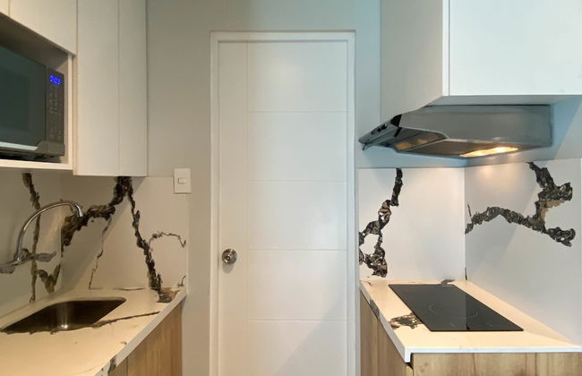 w Modern 1BR w AC Near Kennedy Park - Photo 10