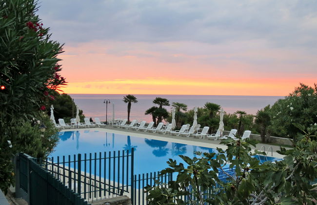 3 bedroom Apartment in Cipressa with swimming pool and garden - Photo 26