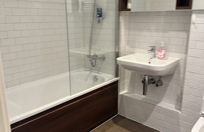 Phoenix 2 Bedroom Apartment in london - Photo 22