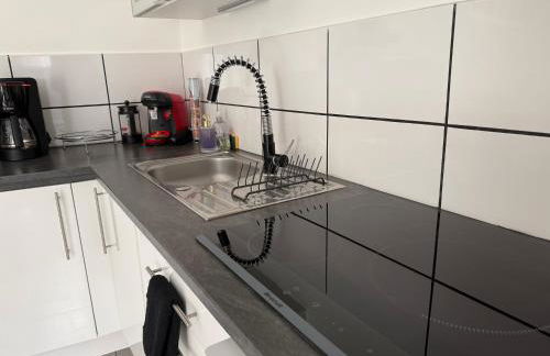 Rez de Jardin Terrasse Literie Haut de gamme Proche Gare et Hyper Centre - Foto 3