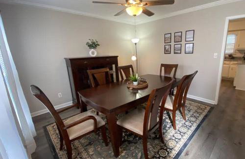 Lovely 2 Story 4 Bedms 3 Baths Home by Stone Mountain Park! - Foto 70