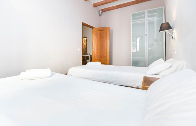 AinB Las Ramblas-Guardia Apartments - Photo 5