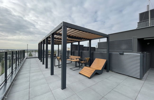 Horse Racing View 8th Floor by Renters - Photo 19