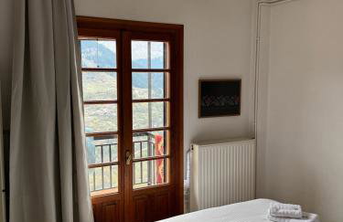 Το σπίτι της πλατείας - Photo 21