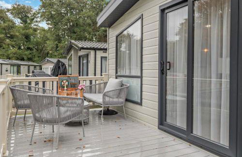 Astoria Lodge Smart Modern 2-Bedroom Holiday Lodge Milford on Sea - Photo 34