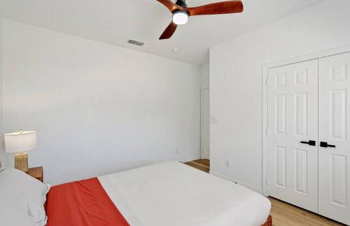 Wellness Oasis 5BR W Pool + Huge Yard + Fire Pit - Foto 3