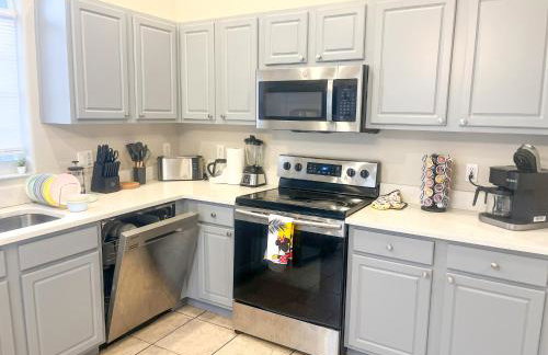 Entire Disney Retreat Home minutes from Disney, Shopping, and Restaurants 4br,2ba,7beds sleeps 10 - Foto 12
