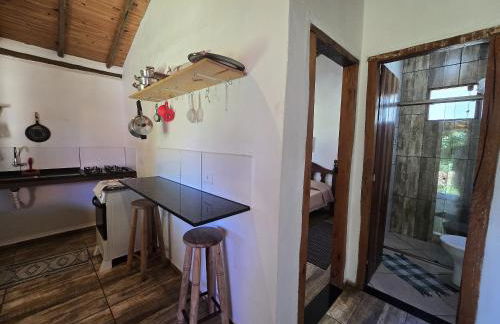 Chalés Vila Carrancas - Ao lado do centro com piscina, cozinha completa e muita tranquilidade - Foto 22