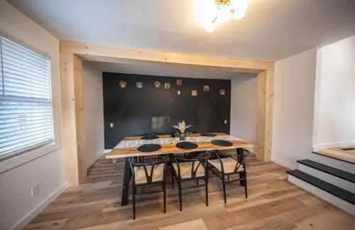 Centrally Located Cozy Modern Home in Bethel - Foto 22