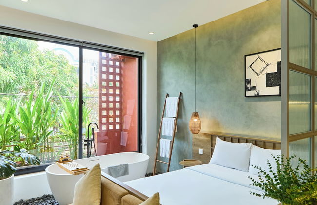 KIN WANDER TAN PHONG, THE MOONAGE - Foto 1