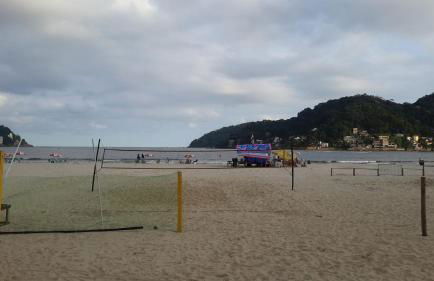 Apto frente ao mar, ar cond. frio e Wi-Fi - Foto 54