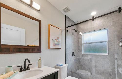 Modern Luxury Retreat in Naples - Photo 49