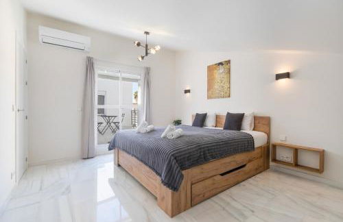 Luxurious And Modern Family Home - Photo 13