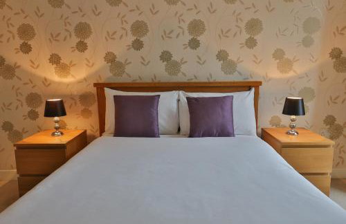 iSTAY APARTMENTS at VIZION - Fully Equipped Modern Serviced Apartments with Balconies, Superfast Broadband, Free Allocated Parking Space, 24h Security, Rooftop Gardens, Located in Central MK - Photo 44