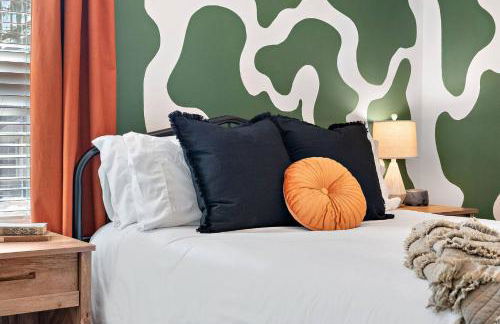 *NEW* Charm on Church ~ Cozy, Modern, Downtown Apt - Foto 15