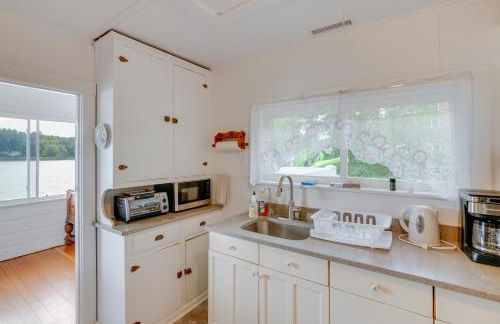 Massachusetts Lake House with Dock - Pets Welcome! - Foto 13