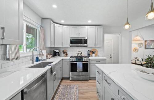 Spacious and Luxury Designed Ranch with Game Room - Foto 27