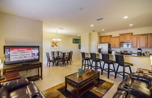 Contemporary 4 Bed 3 Bath Town Home With Upgrades, Private Pool i Close to Disney, Shopping - Foto 4