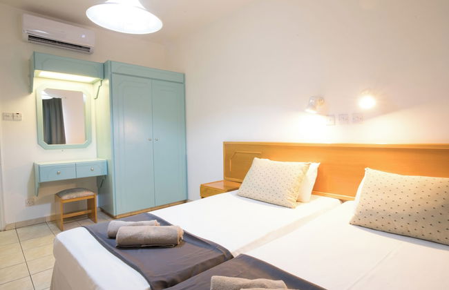 DebbieXenia Hotel Apartments - Foto 3