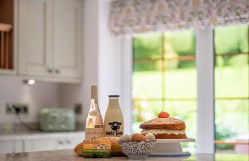 Country Crabtree Bungalow with large wild garden - Photo 40