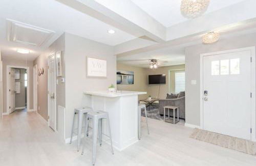 Bay Breeze Escape - 3BR Home with Game Room, Huge Backyard, Patio & Minutes from Boardwalk - Foto 7