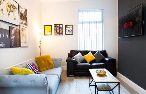 4 Bedrooms Spacious House With 2 Bathrooms Free Parking - sleeps up to 10 guests - Foto 4