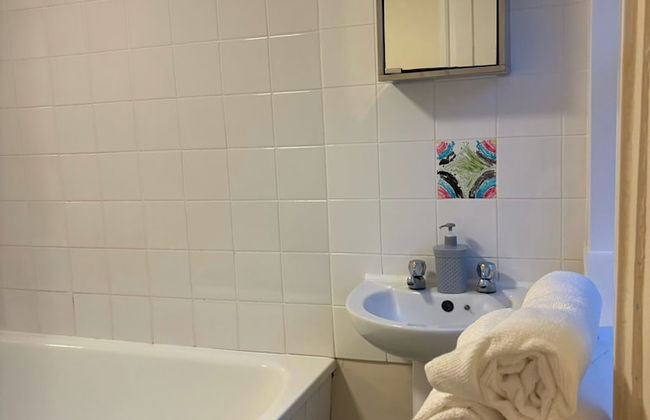 Stylish 2 Bedroom Apartment in Havant - Photo 11