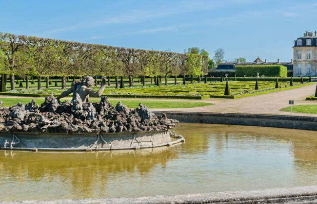 Entrada al castillo de Champs-sur-Marne - Foto 1