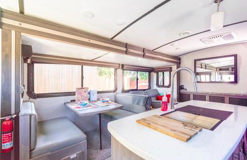 River RV, Romance Glamping Pup Paradise Riverside - Foto 23