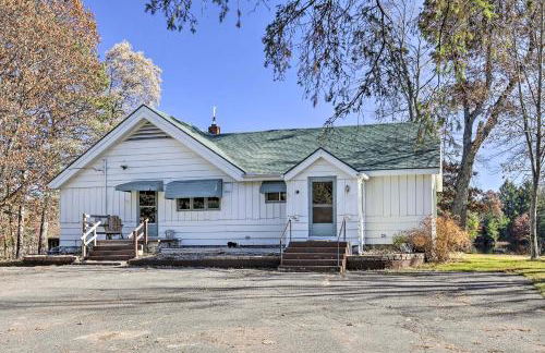 Retro Rhinelander Lake Retreat with Fire Pit! - Foto 34