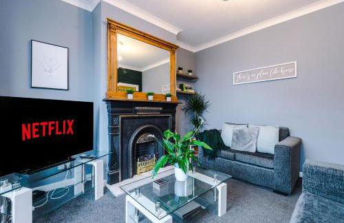 Spacious Modern Chester Home - Great Location - Photo 36