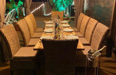 VILLA BLOSSOM in the beautiful area of Puerto Santiago Tenerife with 5 bedrooms for up to 10 guests private swimming pool and many other activities to entertain the family Secure parking for 2 cars and disabled access throughout - Foto 17