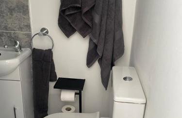 Cosy Cabin - Heart of Beckenham - Foto 8